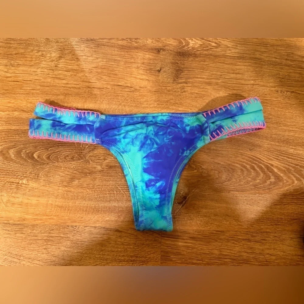 Shade and Shore blue, aqua, and pink bathing suit bottoms​​​​​​​​